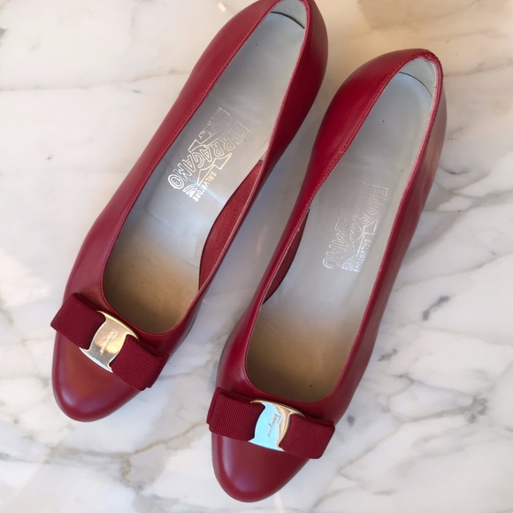 Salvatore Ferragamo Shoes - Ferragamo VARA BOW PUMP SZ 9
